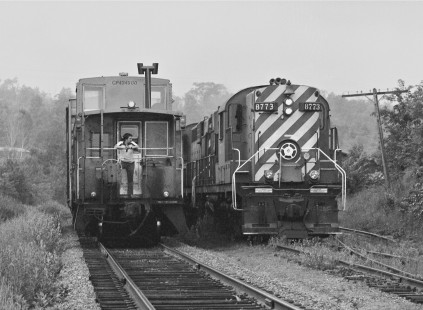 Two Canadian Pacific Railway freight trains meet at Sutton, Quebec, in July 1981 (national boundary at front of locomotive). Photograph by J. Parker Lamb, © 2017, Center for Railroad Photography and Art. Lamb-02-113-05