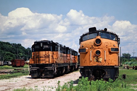 Milwaukee Road locomotives at Savanna, Illinois, in July 1982. Photograph by John F. Bjorklund, © 2016, Center for Railroad Photography and Art. Bjorklund-69-06-20