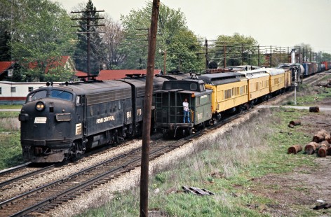 Eastbound and westbound Conrail freight trains meet in Dunkirk, Ohio, on May 2, 1976. Photograph by John F. Bjorklund, © 2016, Center for Railroad Photography and Art. Bjorklund-80-05-11