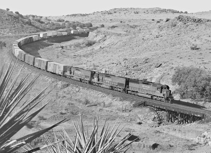 Eastbound Southern Pacific Railroad manifest slides downhill from summit toward Alpine, Texas, in May 1984. Photograph by J. Parker Lamb, © 2017, Center for Railroad Photography and Art. Lamb-02-085-11