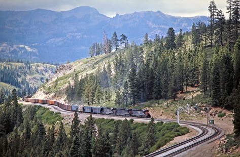 Westbound Southern Pacific Railroad freight train at Andover, California, in July 1977. Photograph by John F. Bjorklund, © 2016, Center for Railroad Photography and Art. Bjorklund-85-01-10
