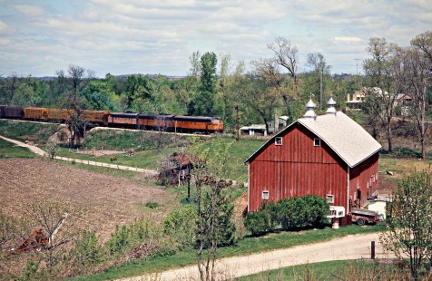 Southbound Milwaukee Road freight train at Massey's Landing, Iowa, on April 24, 1977. Photograph by John F. Bjorklund, © 2016, Center for Railroad Photography and Art. Bjorklund-65-13-07