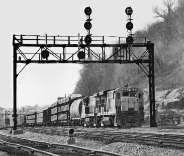 Eastbound Chicago, Rock Island and Pacific Railroad manifest arrives in yard at St. Paul, Minnesota, in May 1975. Photograph by J. Parker Lamb, © 2017, Center for Railroad Photography and Art. Lamb-02-108-07