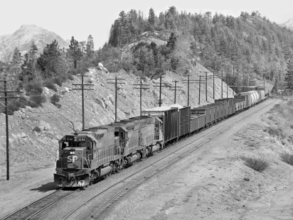 Westbound Southern Pacific Railroad manifest freight train passes Emigrant Gap en route to Roseville, California, in April 1972. Photograph by J. Parker Lamb, © 2017, Center for Railroad Photography and Art. Lamb-02-093-10