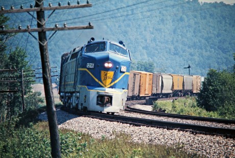 Westbound Delaware and Hudson Railway freight train on Erie Lackawanna Railway track in Waverly, New York, on July 23, 1975. Photograph by John F. Bjorklund, © 2016, Center for Railroad Photography and Art. Bjorklund-56-07-15