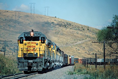 Eastbound Union Pacific Railroad freight train in Crooks, Oregon, on August 14, 1978. Photograph by John F. Bjorklund, © 2016, Center for Railroad Photography and Art. Bjorklund-89-23-06