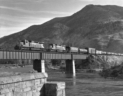 Eastbound Canadian Pacific Railway extra freight train at Spences Bridge, British Columbia, in late afternoon of June 1978. Photograph by J. Parker Lamb, © 2017, Center for Railroad Photography and Art. Lamb-02-112-05