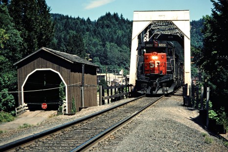 Westbound Southern Pacific Railroad freight train at Drain, Oregon, on July 19, 1982. Photograph by John F. Bjorklund, © 2016, Center for Railroad Photography and Art. Bjorklund-85-19-02