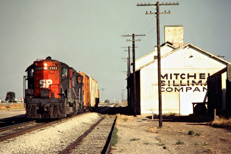 Eastbound Southern Pacific Railroad freight train in Chualar, California, on June 18, 1984. Photograph by John F. Bjorklund, © 2016, Center for Railroad Photography and Art. Bjorklund-86-13-13