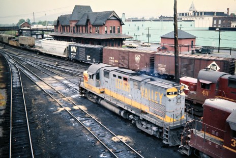 Lehigh Valley Railroad freight train at Sayre, Pennsylvania, May 28, 1973. Photograph by John F. Bjorklund, © 2016, Center for Railroad Photography and Art. Bjorklund-82-17-04