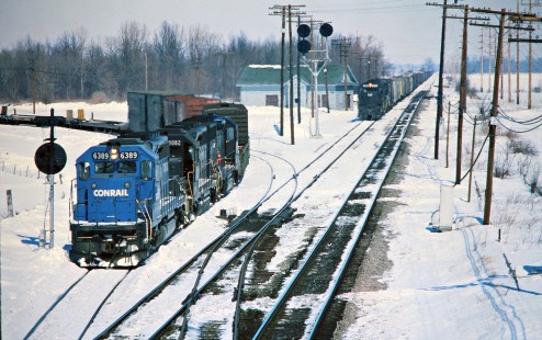 Eastbound Conrail freight train with southbound Norfolk and Western Railway freight train at Carrothers, Ohio, on March 5, 1978. Photograph by John F. Bjorklund, © 2016, Center for Railroad Photography and Art. Bjorklund-81-02-02