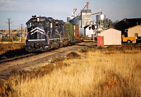 Eastbound Union Pacific Railroad freight train with Missouri Pacific Railroad power at Limon, Colorado, on September 30, 1983. Photograph by John F. Bjorklund, © 2016, Center for Railroad Photography and Art. Bjorklund-90-03-04