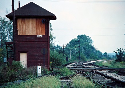 Conrail's former Erie Lackawanna Railway SJ Tower in Lima, Ohio, on August 28, 1977. Photograph by John F. Bjorklund, © 2016, Center for Railroad Photography and Art. Bjorklund-56-06-05