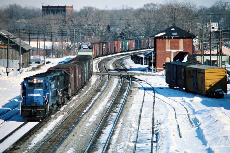 Westbound Conrail freight train next to Baltimore and Ohio Railroad station in Tiffin, Ohio, on March 5, 1978. Photograph by John F. Bjorklund, © 2016, Center for Railroad Photography and Art. Bjorklund-81-03-17
