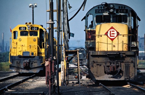 Conrail freight train (Cleveland Edison on left) at Mingo Juntion, Ohio, on September 4, 1976. Photograph by John F. Bjorklund, © 2016, Center for Railroad Photography and Art. Bjorklund-80-12-10