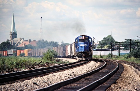 Eastbound Conrail freight train in Delphos, Ohio, on September 15, 1979. Photograph by John F. Bjorklund, © 2016, Center for Railroad Photography and Art. Bjorklund-81-20-10