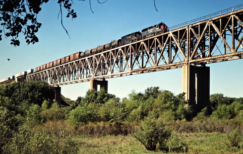 Eastbound Southern Pacific Railroad freight train at Cimarron River in Kismet, Kansas, on September 27, 1986. Photograph by John F. Bjorklund, © 2016, Center for Railroad Photography and Art. Bjorklund-87-01-04