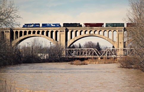 Westbound Conrail freight train crossing the Great Miami River in Sidney, Ohio, on March 22, 1980. Photograph by John F. Bjorklund, © 2016, Center for Railroad Photography and Art. Bjorklund-81-23-09