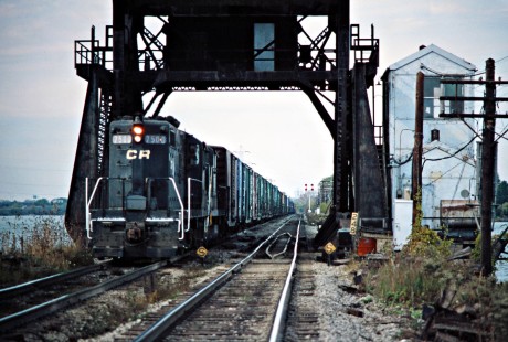 Eastbound Conrail freight train crossing Bay Bridge in Danbury, Ohio, on October 22, 1977. Photograph by John F. Bjorklund, © 2016, Center for Railroad Photography and Art. Bjorklund-81-01-17