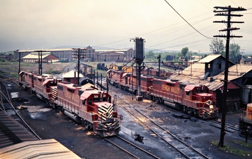 Lehigh Valley Railroad locomotives at Sayre, Pennsylvania, on May 28, 1973. Photograph by John F. Bjorklund, © 2016, Center for Railroad Photography and Art. Bjorklund-82-17-01
