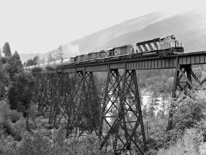 Eastbound Canadian National Railway empty grain train north of Boston Bar, British Columbia, in June 1978. Photograph by J. Parker Lamb, © 2017, Center for Railroad Photography and Art. Lamb-02-113-09