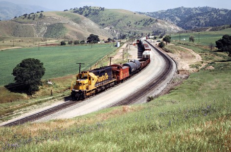 Eastbound Atchison, Topeka and Santa Fe freight train on Southern Pacific Railroad track in Bealville, California, on April 14, 1989. Photograph by John F. Bjorklund, © 2016, Center for Railroad Photography and Art. Bjorklund-87-26-18