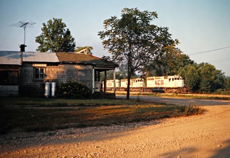Northbound Kansas City Southern Railway freight train in Hatton, Arkansas, on July 18, 1977. Photograph by John F. Bjorklund, © 2016, Center for Railroad Photography and Art. Bjorklund-61-11-15