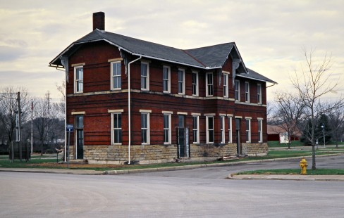 Former Pennsylvania Railroad depot in Dresden, Ohio, on November 30, 2004. Photograph by John F. Bjorklund, © 2016, Center for Railroad Photography and Art. Bjorklund-78-22-22