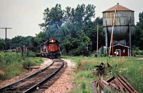 Eastbound Milwaukee Road freight train at Mystic, Iowa, on July 11, 1981. Photograph by John F. Bjorklund, © 2016, Center for Railroad Photography and Art. Bjorklund-69-02-16