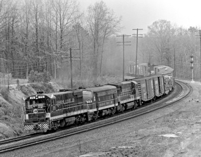 Northbound Seaboard Coast Line Railroad extra uses ex-Atlantic Coast Line Railroad line from Petersburg, Virginia, to Richmond in late 1967. Former SAL line is at right. Photograph by J. Parker Lamb, © 2017, Center for Railroad Photography and Art. Lamb-02-119-04
