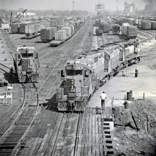 Illinois Central Gulf Railroad units backing toward northbound train at Thomas Yard in Birmingham, Alabama, in June 1976. Photograph by J. Parker Lamb, © 2017, Center for Railroad Photography and Art. Lamb-02-120-03