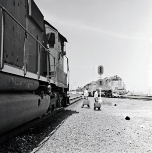 New Union Pacific Railroad crew meets eastbound train at Taylor, Texas, in July 1985. Their train will pick up crushed consist in a nearby town and return northward toward Dallas area. Photograph by J. Parker Lamb, © 2017, Center for Railroad Photography and Art. Lamb-02-121-04