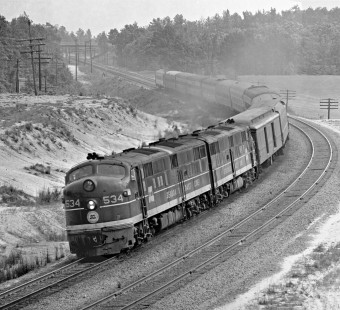 Southbound Seaboard Coast Line Railroad train near Aberdeen, North Carolina, on former Seaboard Air Line Railroad line in late 1967. Photograph by J. Parker Lamb, © 2017, Center for Railroad Photography and Art. Lamb-02-119-06