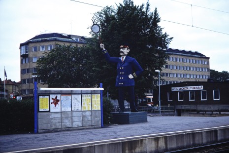 Swedish State Railways train conductor statue outside of SJ veckoslutsbussar (bus) station in Linköping, on the way to Kalmar, Sweden, on June 4, 1989. Photograph by Fred M. Springer, © 2014, Center for Railroad Photography and Art. Springer-Scan-Swiss-York-05-21