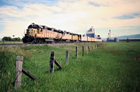 Westbound Camas Prairie Railroad freight train, owned and operated by Burlington Northern Railroad and Union Pacific Railroad, at Fenn, Idaho, on July 1, 1988. Photograph by John F. Bjorklund, © 2016, Center for Railroad Photography and Art. Bjorklund-93-19-18