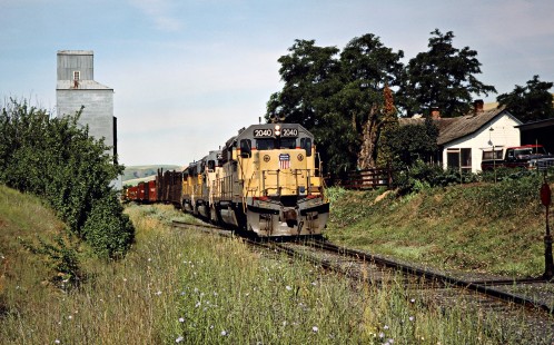Eastbound Camas Prairie Railroad freight train, owned and operated by Burlington Northern Railroad and Union Pacific Railroad, at Culdesac, Idaho, on July 1, 1988. Photograph by John F. Bjorklund, © 2016, Center for Railroad Photography and Art. Bjorklund-93-17-03