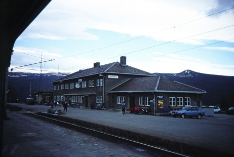 Norwegian State Railways station at Dombås, Oppland, Norway, on June 5, 1996. Photograph by Fred M. Springer, © 2014, Center for Railroad Photography and Art. Springer-So.Africa-NOR-SWE-23-23
