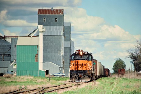Westbound Milwaukee Road local work train at Presho, South Dakota, on May 19, 1978. Photograph by John F. Bjorklund, © 2016, Center for Railroad Photography and Art. Bjorklund-66-19-20