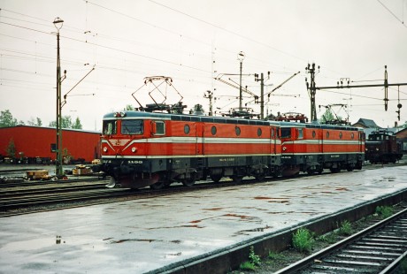 Swedish State Railways electric locomotive no. 1155 and no. 1255 in Boden, Norrbotten, Sweden, on June 5, 1989. Photograph by Fred M. Springer, © 2014, Center for Railroad Photography and Art. Springer-Scan-Swiss-York-05-08