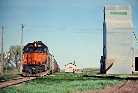 Westbound Milwaukee Road local work train in Leith, North Dakota, on May 15, 1978. Photograph by John F. Bjorklund, © 2016, Center for Railroad Photography and Art. Bjorklund-66-15-10
