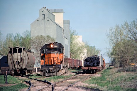 Westbound Milwaukee Road local freight train at Mott, North Dakota, on May 15, 1978. Photograph by John F. Bjorklund, © 2016, Center for Railroad Photography and Art. Bjorklund-66-16-17