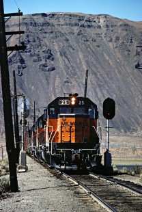 Eastbound Milwaukee Road freight train in Beverly, Washington, on July 13, 1979. Photograph by John F. Bjorklund, © 2016, Center for Railroad Photography and Art. Bjorklund-68-07-18