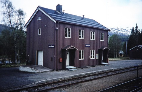 Norwegian State Railways station at Svenningdal, Norway, on June 3, 1996. Photograph by Fred M. Springer, © 2014, Center for Railroad Photography and Art. Springer-So.Africa-NOR-SWE-21-30