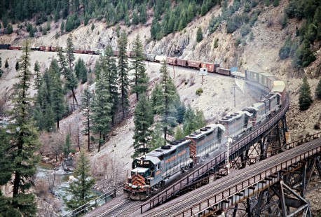 Southbound Western Pacific Railroad freight train at Keddie, California, on April 19, 1975. Photograph by John F. Bjorklund, © 2016, Center for Railroad Photography and Art. Bjorklund-93-02-18