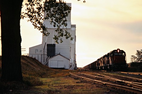 Eastbound Milwaukee Road coal train at Rhame, North Dakota, on July 18, 1980. Photograph by John F. Bjorklund, © 2016, Center for Railroad Photography and Art. Bjorklund-68-26-09