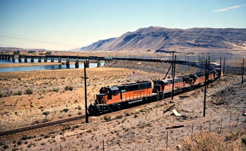 Westbound Milwaukee Road freight train crossing the Columbia River in Beverly, Washington, on July 13, 1979. Photograph by John F. Bjorklund, © 2016, Center for Railroad Photography and Art. Bjorklund-68-07-06