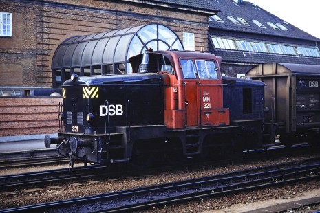 Danish State Railways diesel locomotive no. 321 in Odense, Southern Denmark, on June 2, 1989. Photograph by Fred M. Springer, © 2014, Center for Railroad Photography and Art. Springer-Scan-Swiss-York-03-36