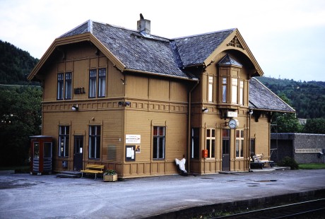 Norwegian State Railways station in Hell, Nord-Trøndelag, Norway, on June 8, 1989. Photograph by Fred M. Springer, © 2014, Center for Railroad Photography and Art. Springer-Scan-Swiss-York-08-09