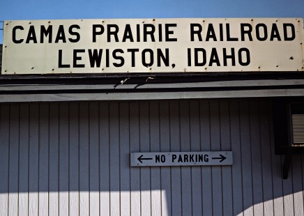 Camas Prairie Railroad, owned and operated by Burlington Northern Railroad and Union Pacific Railroad, at Lewiston, Idaho, on July 1, 1988. Photograph by John F. Bjorklund, © 2016, Center for Railroad Photography and Art. Bjorklund-93-17-14