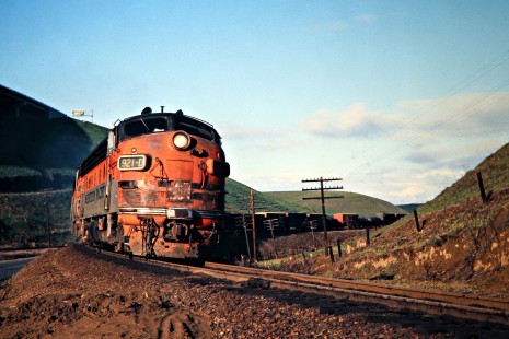 Western Pacific Railroad freight train at Altamont, California, on March 2, 1975. Photograph by John F. Bjorklund, © 2016, Center for Railroad Photography and Art. Bjorklund-93-01-20